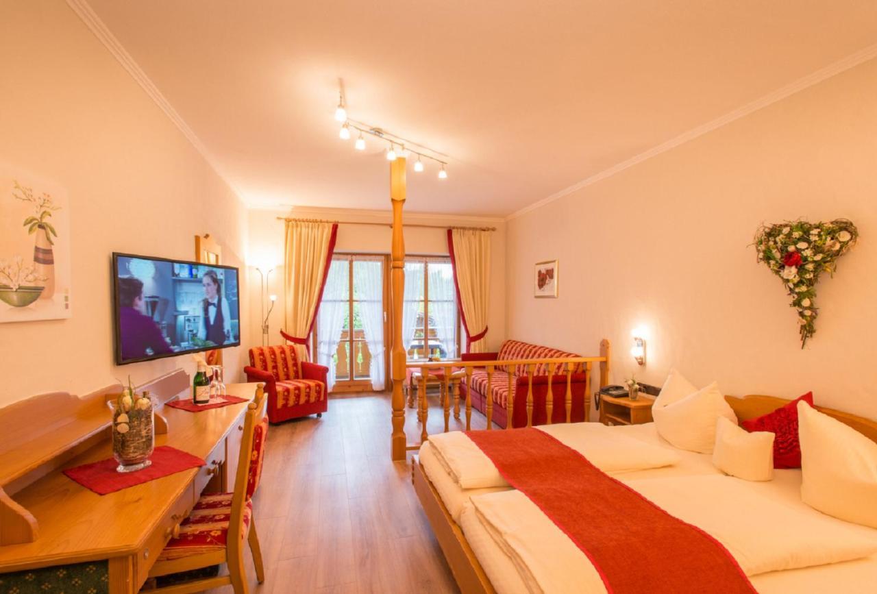 Hotel Alpspitz B&B Грайнау Экстерьер фото